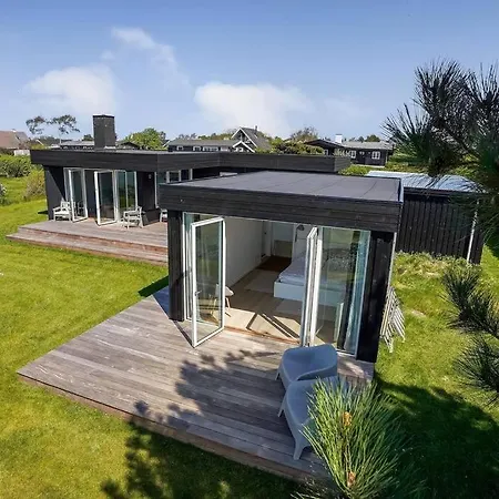 Modern Vacation With Stunning Ocean View Assens