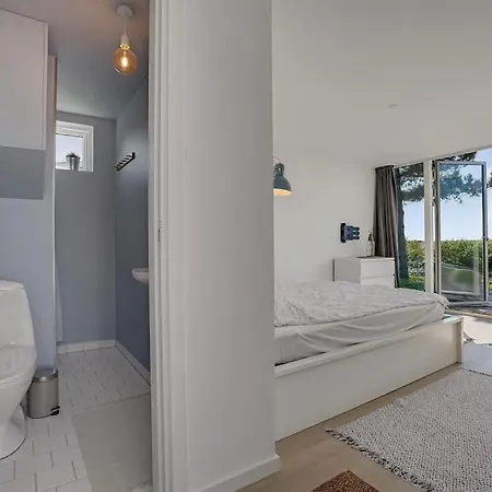 Modern Vacation With Stunning Ocean View 아파트 *