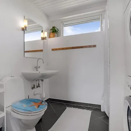 Modern Vacation With Stunning Ocean View 아파트